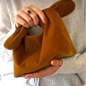 MERIT BEAUTY SIGNATURE BAG